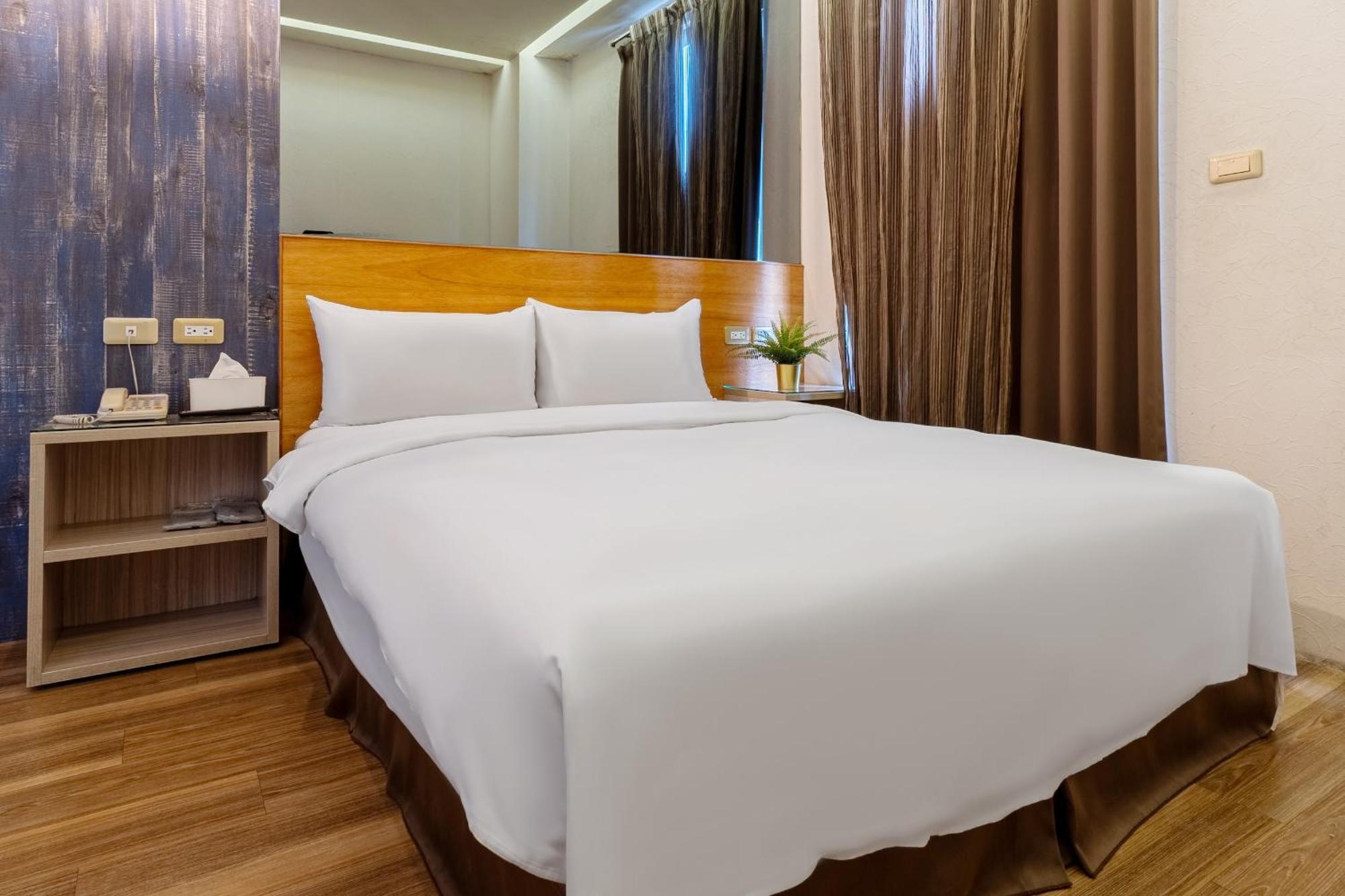 Check Inn Express Taichung Fuxing Hall 2 Екстер'єр фото