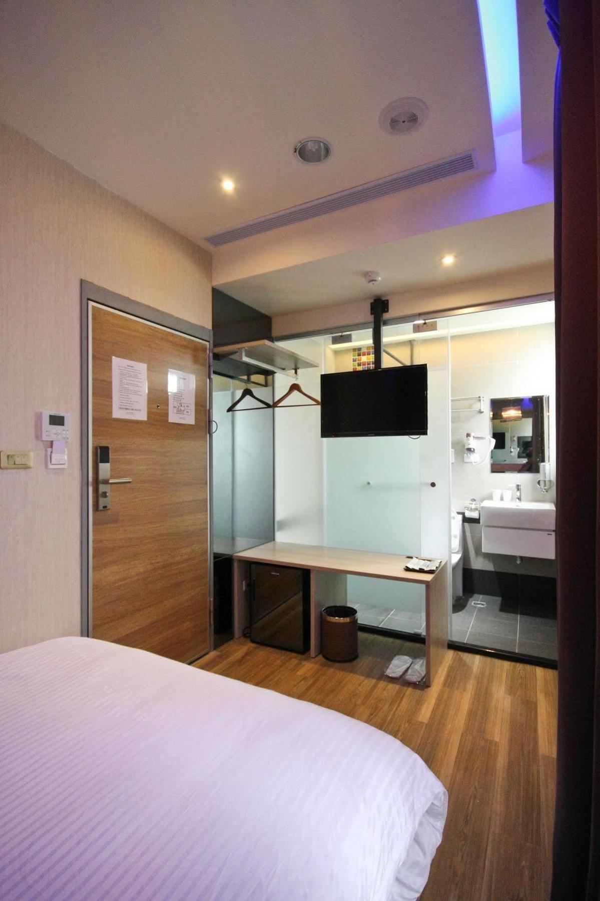 Check Inn Express Taichung Fuxing Hall 2 Екстер'єр фото