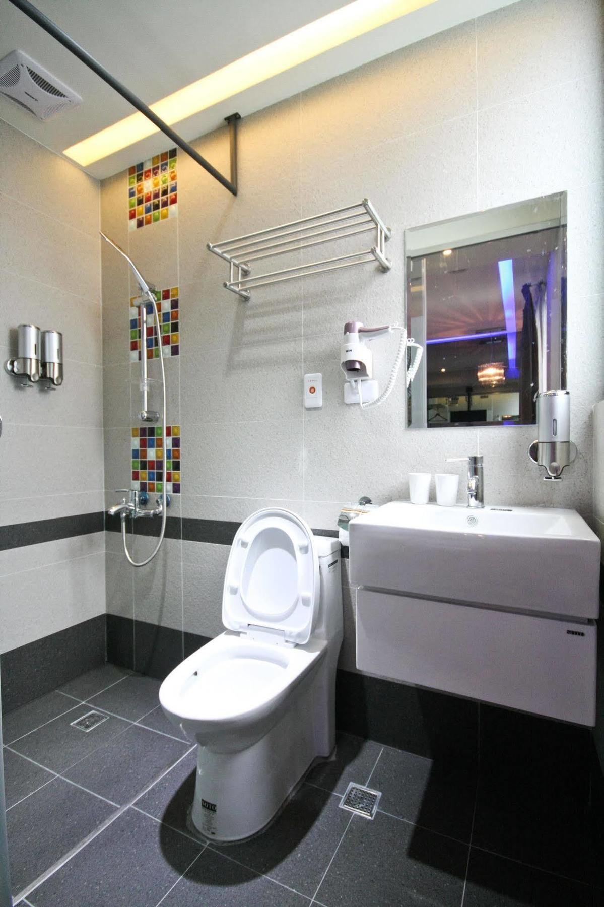 Check Inn Express Taichung Fuxing Hall 2 Екстер'єр фото